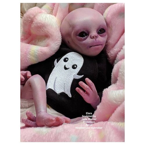 Elara de Jade Warner ( El Alien )